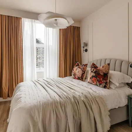 Biskey Howe- Georgian Charm