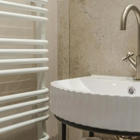 Biskey Howe- Georgian Charm Apartment